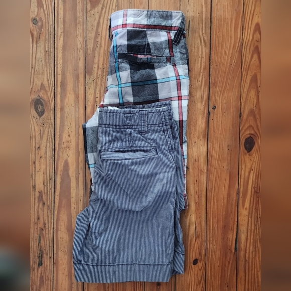 2 Pair Of Kids Size 6 Shorts. 1 Old Navy Plaid,&  1 Faded Glory Striped Pair. - Picture 5 of 5